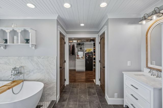 4504 Chestnut Avenue, Signal Mountain, TN 37377