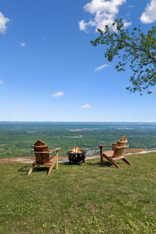 4504 Chestnut Avenue, Signal Mountain, TN 37377