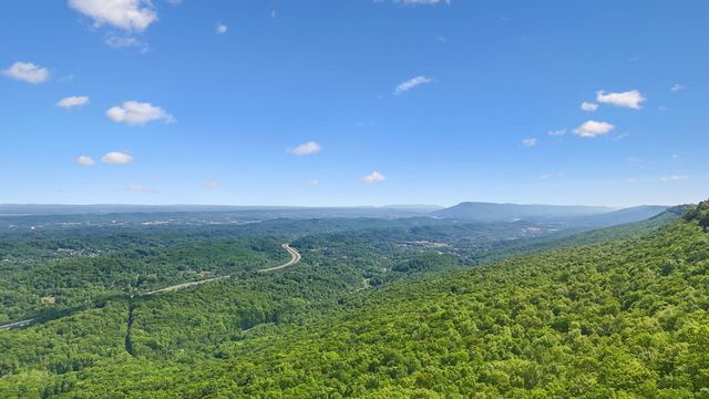 4504 Chestnut Avenue, Signal Mountain, TN 37377