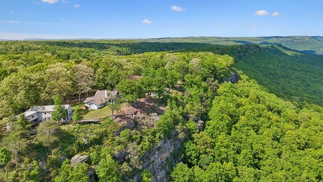 4504 Chestnut Avenue, Signal Mountain, TN 37377
