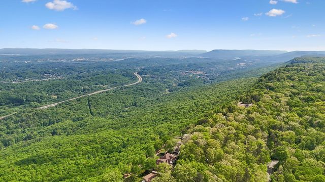 4504 Chestnut Avenue, Signal Mountain, TN 37377