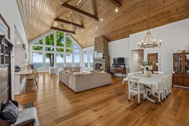 4504 Chestnut Avenue, Signal Mountain, TN 37377