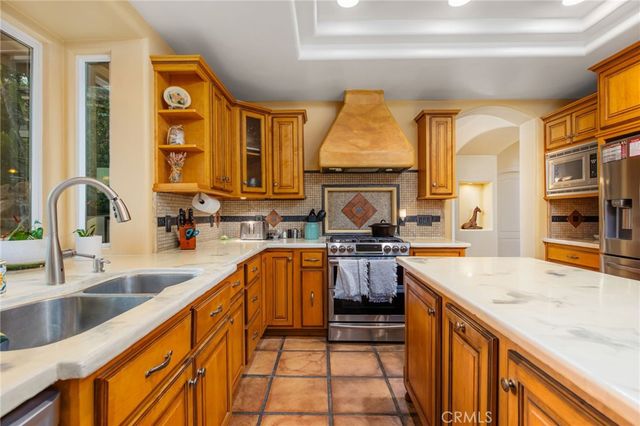 22088 Mustang Court, Canyon Lake, CA 92587