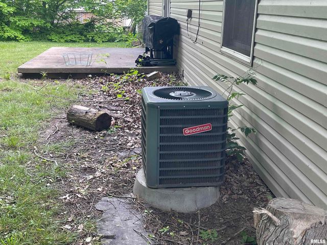 408 W CHESTNUT Street, Carbondale, IL 62901