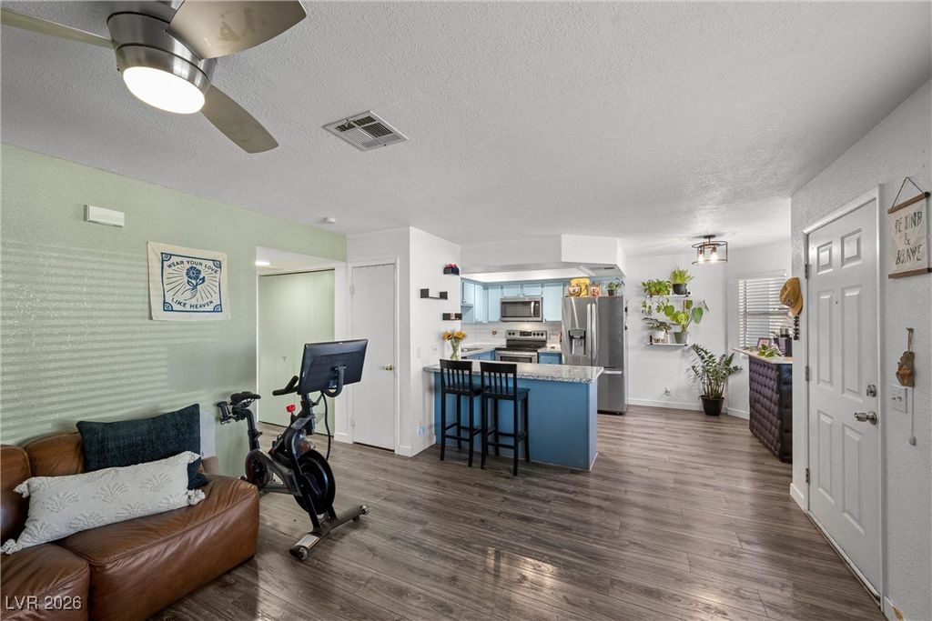 Image 11 of property listing at 917 Boulder Springs Drive 202, Las Vegas, NV 89128