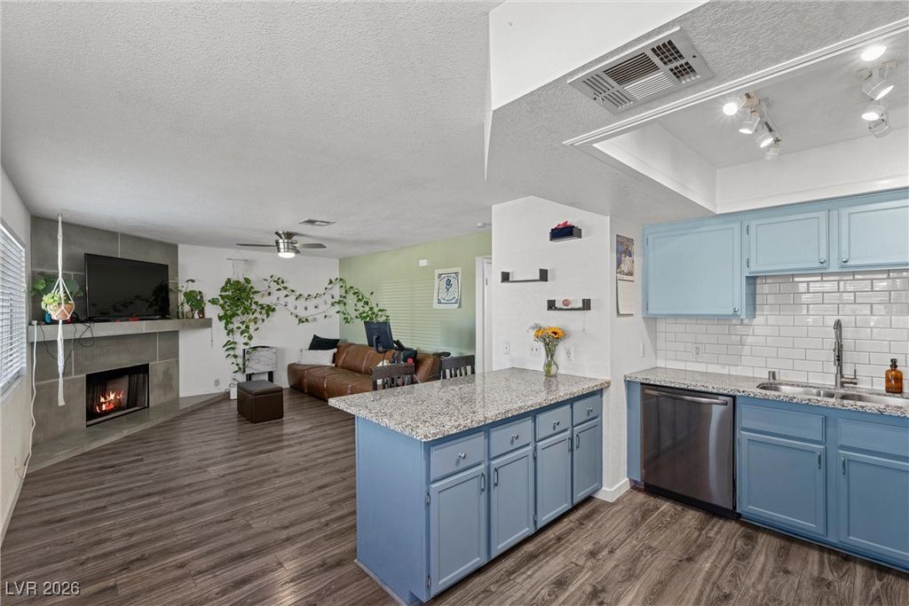 Image 4 of property listing at 917 Boulder Springs Drive 202, Las Vegas, NV 89128