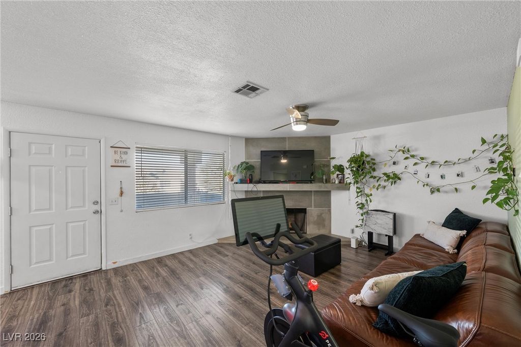 Image 9 of property listing at 917 Boulder Springs Drive 202, Las Vegas, NV 89128