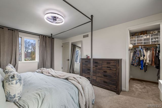 10 Royal Oak Circle, Grand Island, NY 14072