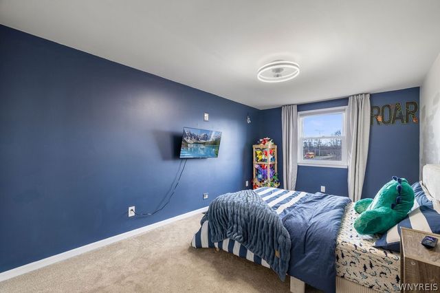 10 Royal Oak Circle, Grand Island, NY 14072