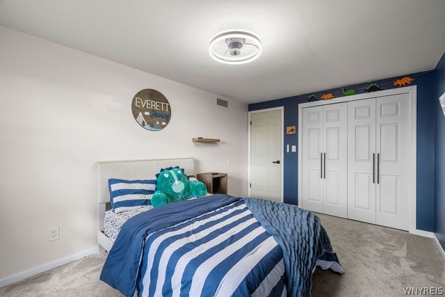 10 Royal Oak Circle, Grand Island, NY 14072