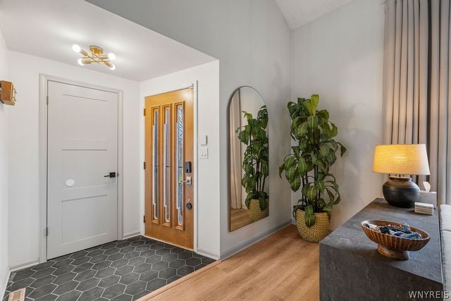 10 Royal Oak Circle, Grand Island, NY 14072