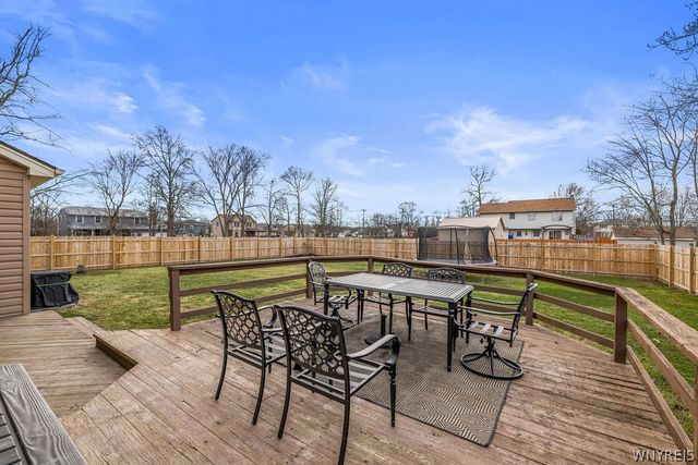 10 Royal Oak Circle, Grand Island, NY 14072