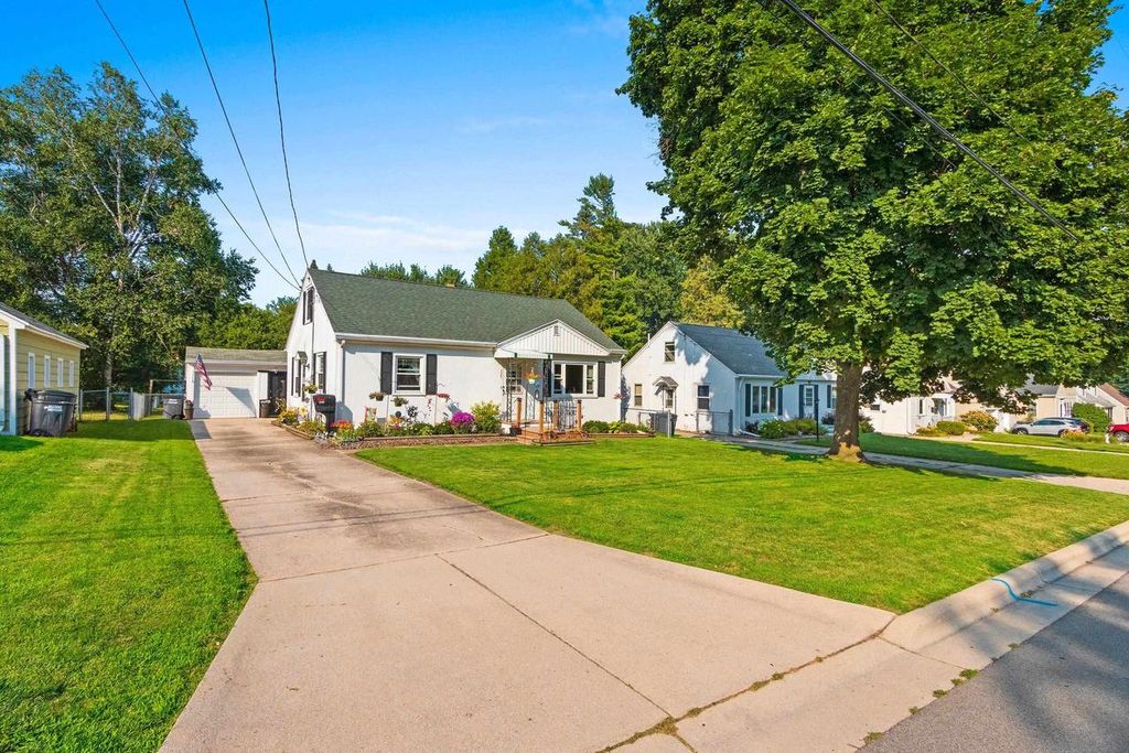 335 E MISSION ROAD, Green Bay, WI 54301