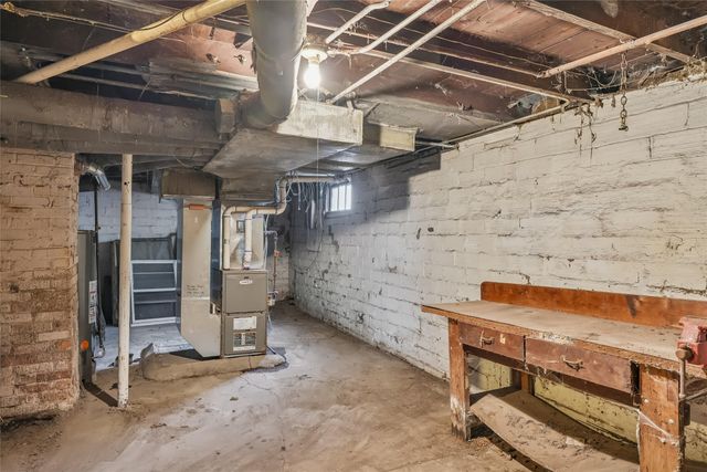 2713 Meek Avenue, Des Moines, IA 50311