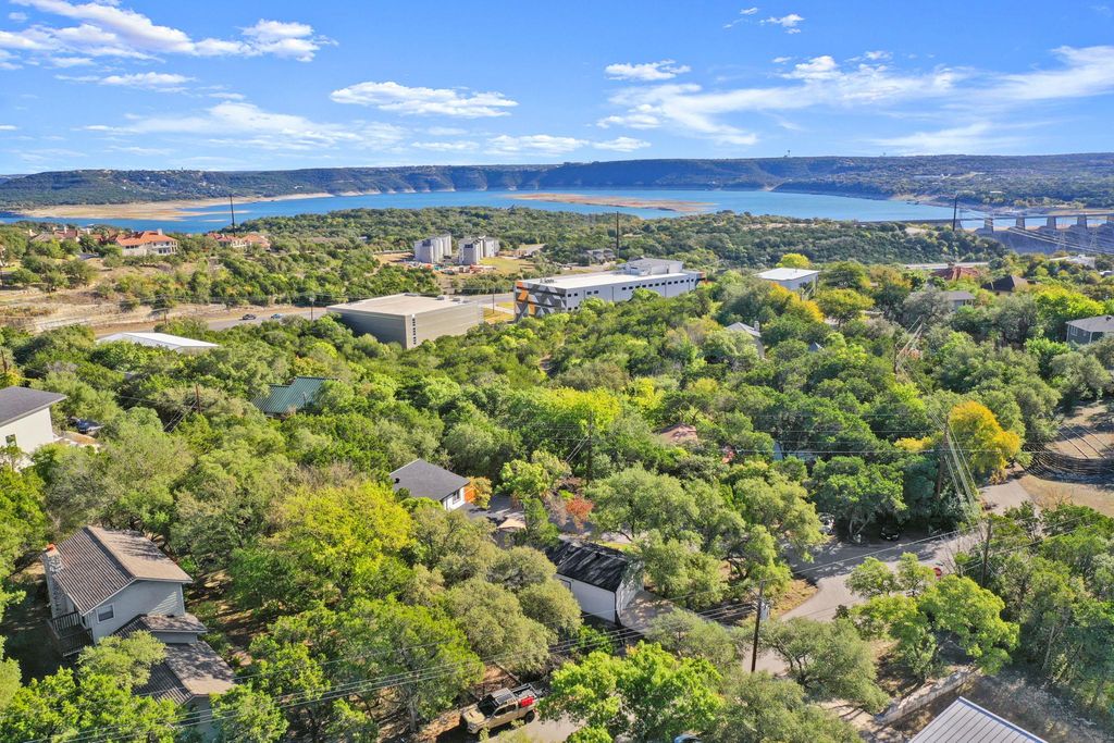 4000 Highland DR, Austin, TX 78734