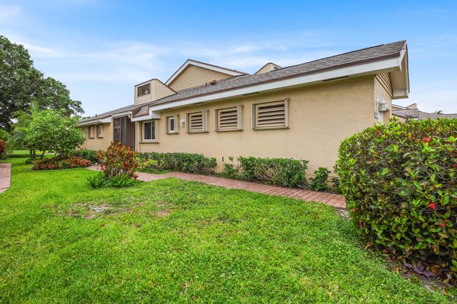 6888 Fountains Circle, Lake Worth, FL 33467