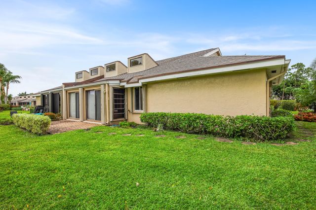 6888 Fountains Circle, Lake Worth, FL 33467