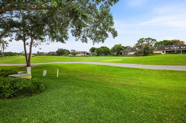 6888 Fountains Circle, Lake Worth, FL 33467