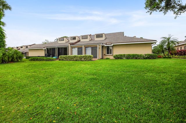 6888 Fountains Circle, Lake Worth, FL 33467
