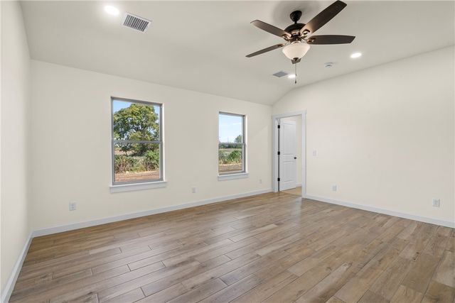 1121 Center Court Circle, Grove, OK 74344