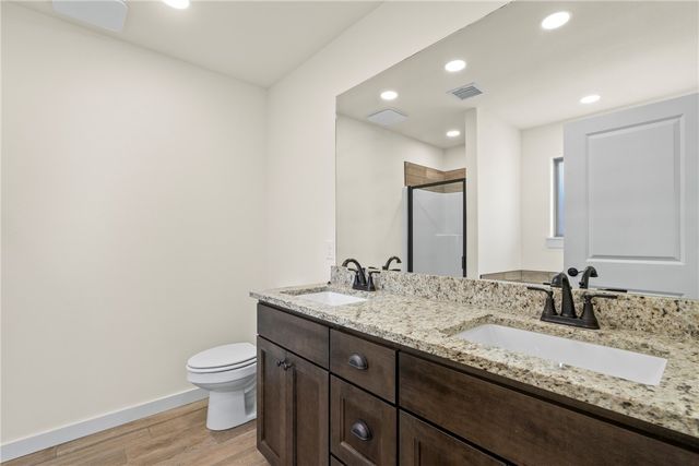 1121 Center Court Circle, Grove, OK 74344