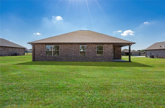 1121 Center Court Circle, Grove, OK 74344