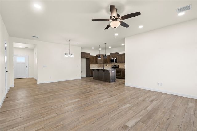 1121 Center Court Circle, Grove, OK 74344