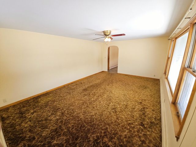 279 N State Street, Hampshire, IL 60140