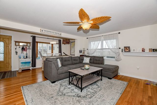 58 Bayview Avenue, Fairhaven, MA 02719