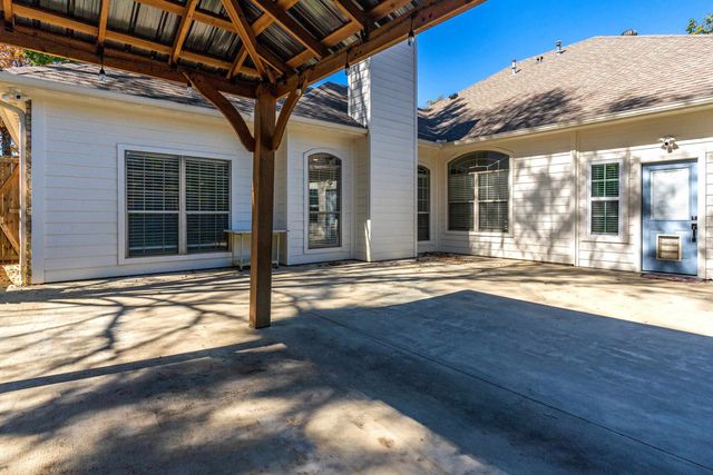 3900 FernRidge Dr., Longview, TX 75605