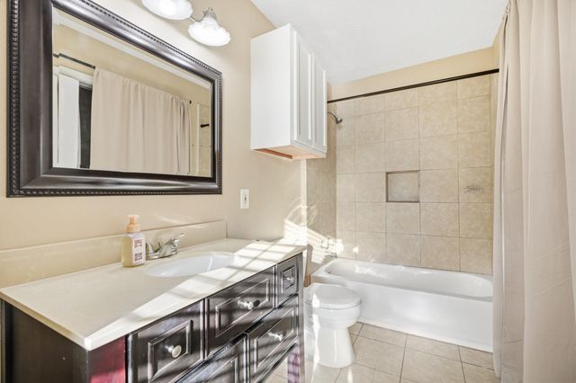 2102 N Galveston Avenue, Pearland, TX 77581