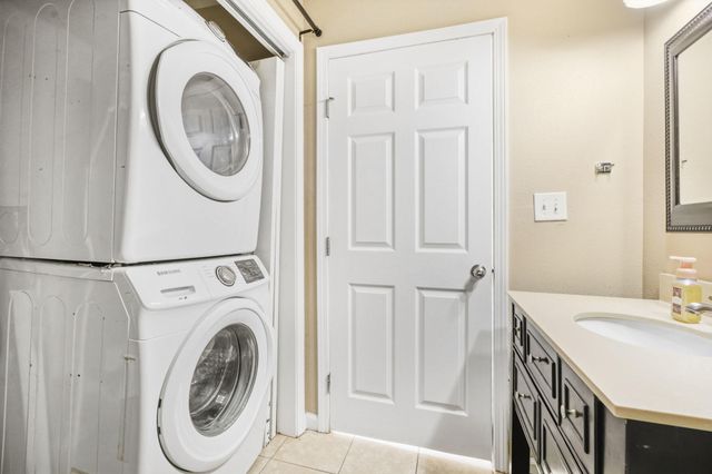 2102 N Galveston Avenue, Pearland, TX 77581