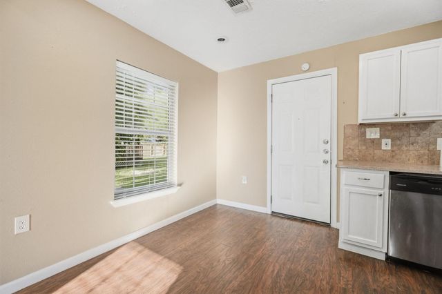2102 N Galveston Avenue, Pearland, TX 77581