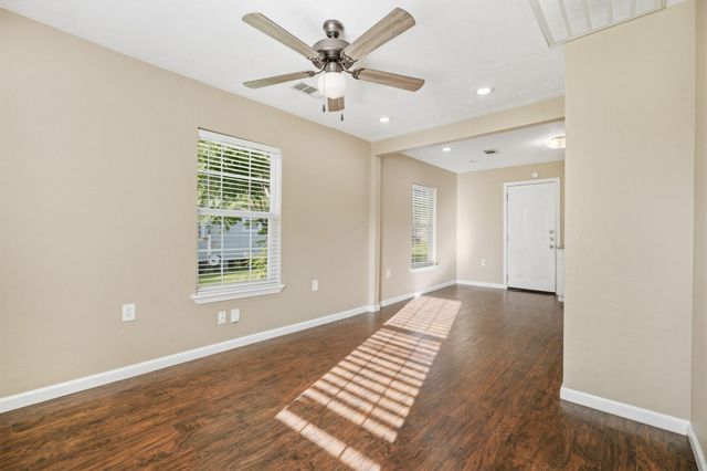 2102 N Galveston Avenue, Pearland, TX 77581