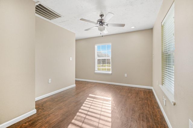 2102 N Galveston Avenue, Pearland, TX 77581