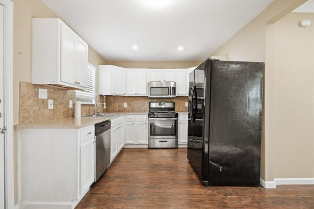 2102 N Galveston Avenue, Pearland, TX 77581