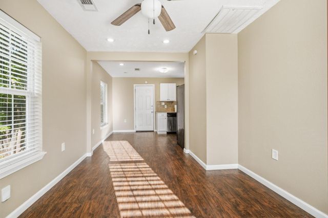 2102 N Galveston Avenue, Pearland, TX 77581