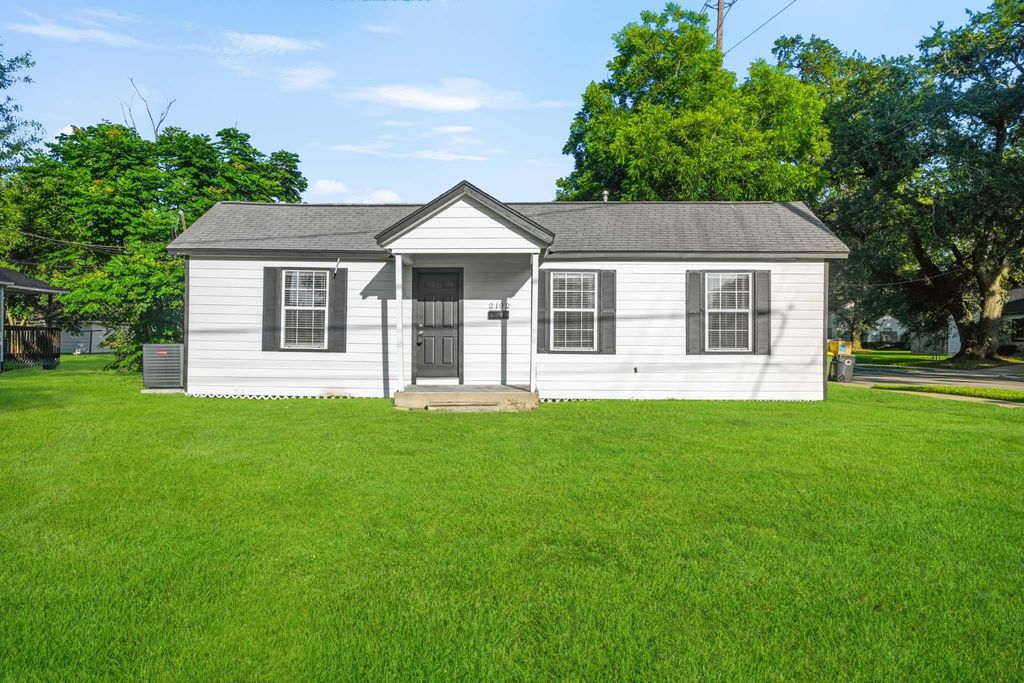 2102 N Galveston Avenue, Pearland, TX 77581