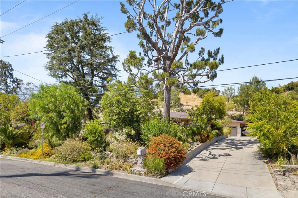 Image 1 of property listing at 11246 Denivelle, Tujunga, CA 91042