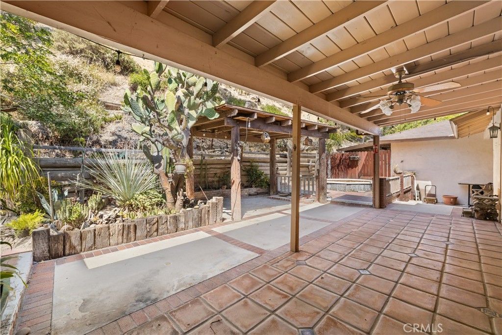 Image 10 of property listing at 11246 Denivelle, Tujunga, CA 91042