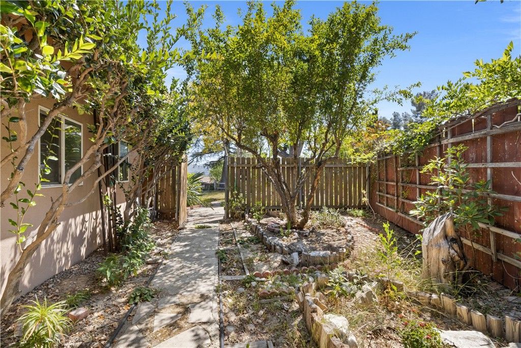 Image 14 of property listing at 11246 Denivelle, Tujunga, CA 91042