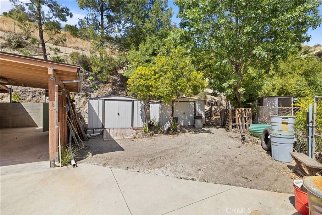 Image 15 of property listing at 11246 Denivelle, Tujunga, CA 91042