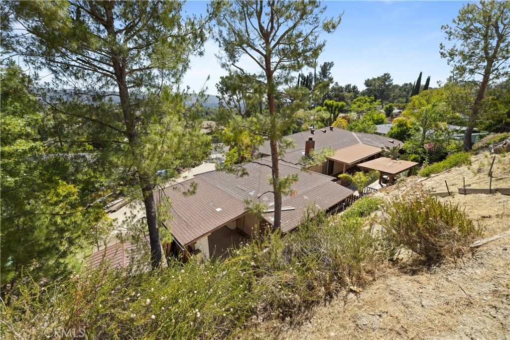Image 16 of property listing at 11246 Denivelle, Tujunga, CA 91042