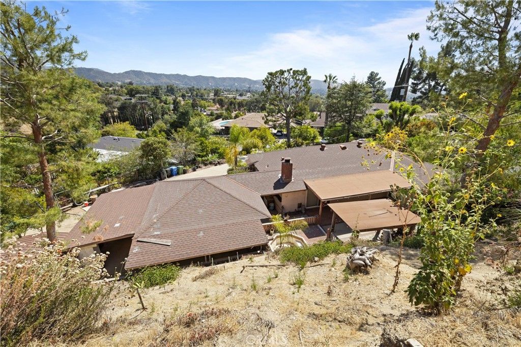 Image 17 of property listing at 11246 Denivelle, Tujunga, CA 91042