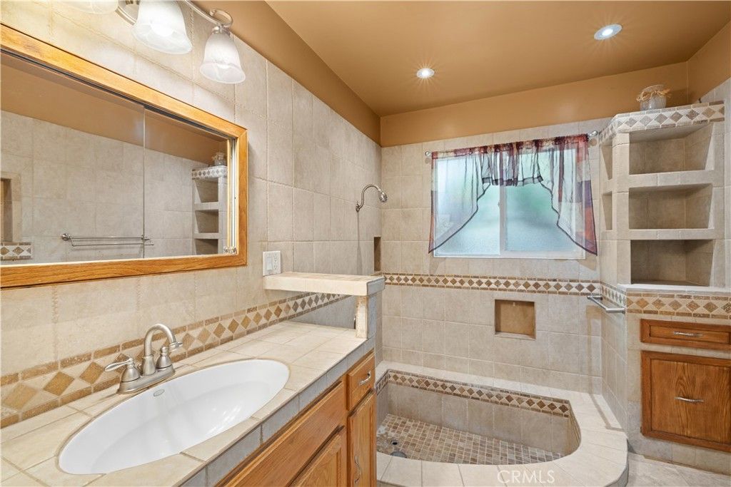 Image 29 of property listing at 11246 Denivelle, Tujunga, CA 91042