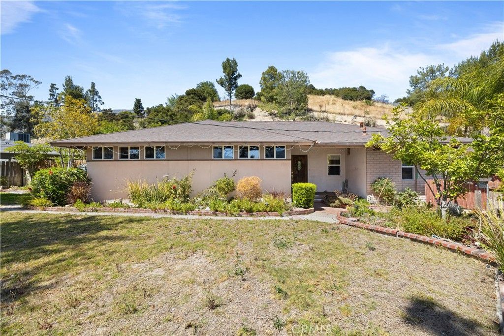 Image 3 of property listing at 11246 Denivelle, Tujunga, CA 91042