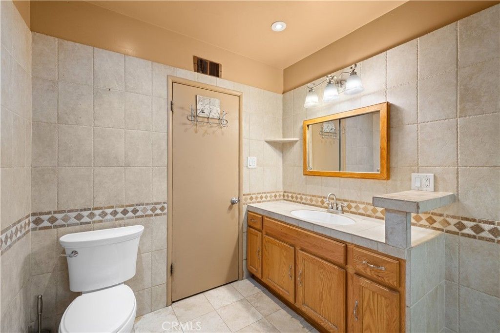 Image 30 of property listing at 11246 Denivelle, Tujunga, CA 91042