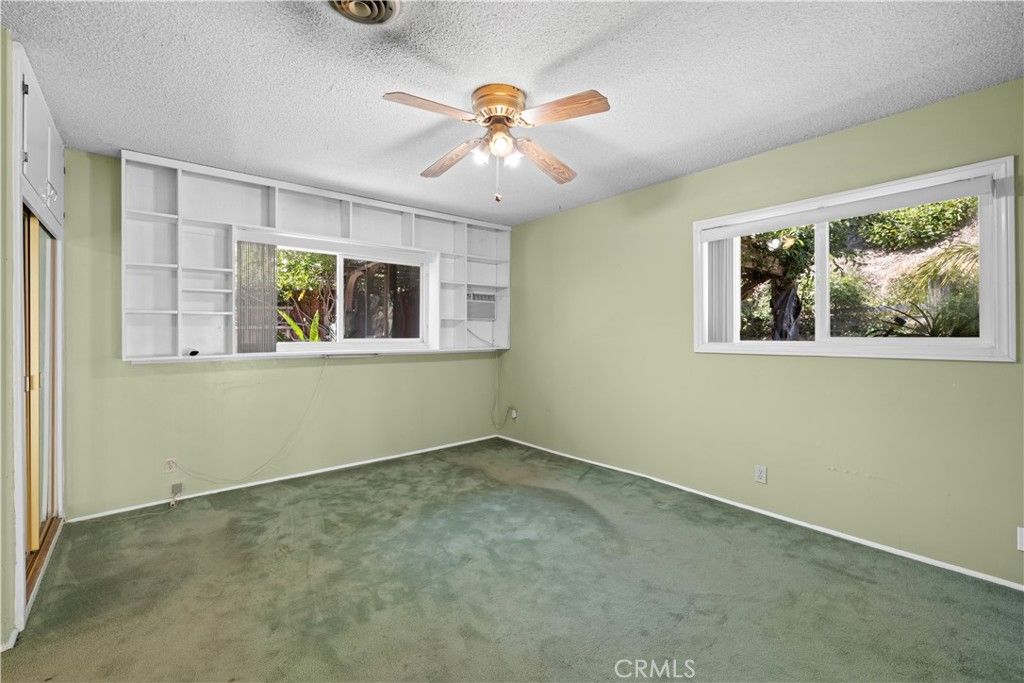 Image 32 of property listing at 11246 Denivelle, Tujunga, CA 91042