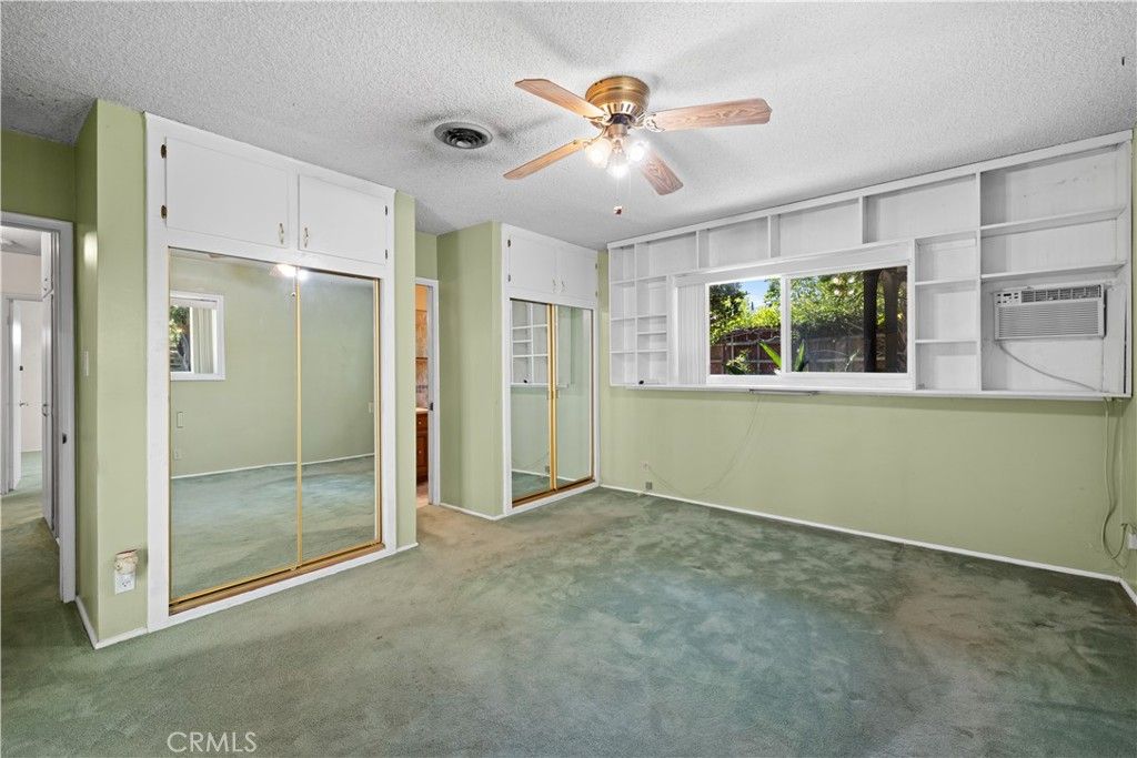 Image 33 of property listing at 11246 Denivelle, Tujunga, CA 91042