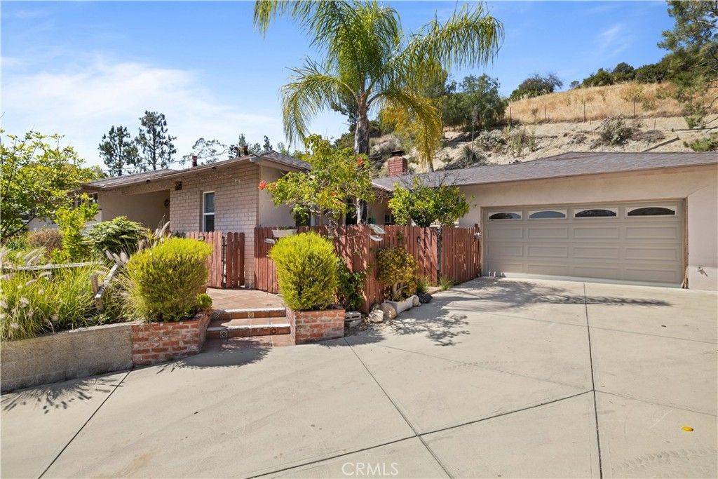 Image 6 of property listing at 11246 Denivelle, Tujunga, CA 91042
